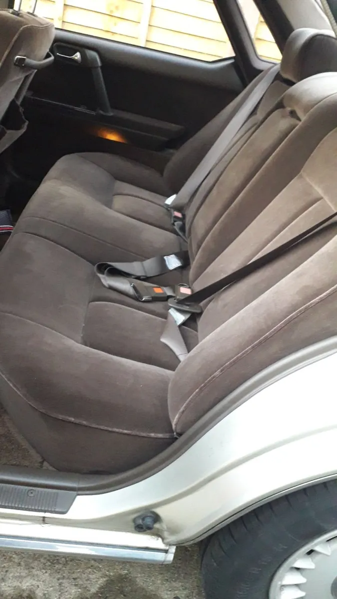 Nissan Cedric 1990 - Image 4