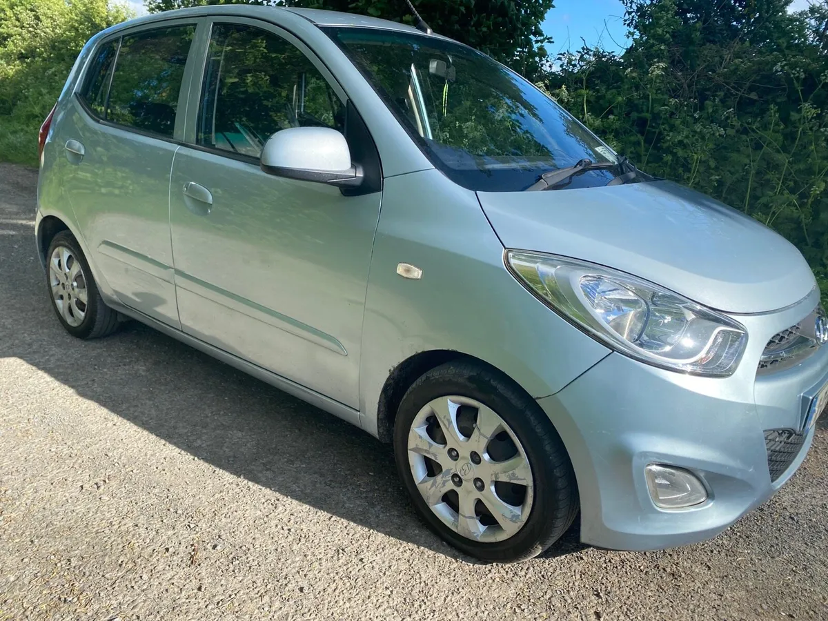 Hyundai i10 MANUAL LIGHT DAMAGE DRIVING LIKE NEW - Image 1