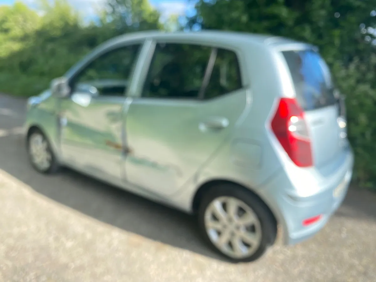 Hyundai i10 MANUAL LIGHT DAMAGE DRIVING LIKE NEW - Image 4