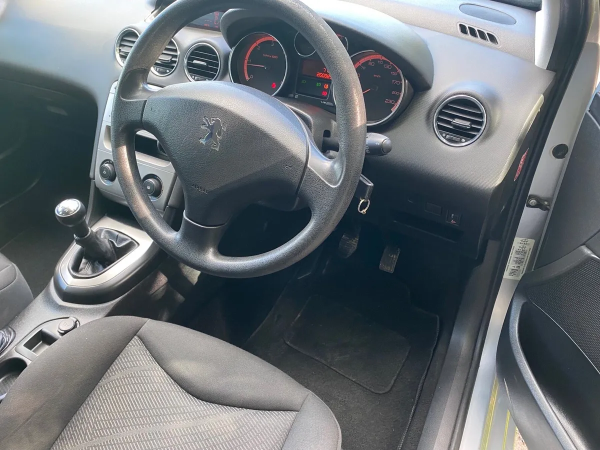 Hyundai i10 MANUAL LIGHT DAMAGE DRIVING LIKE NEW - Image 3