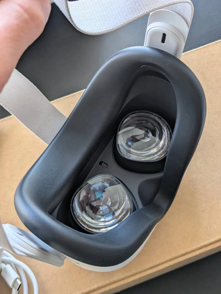 Oculus Quest 2 64GB VR Headset - Image 2
