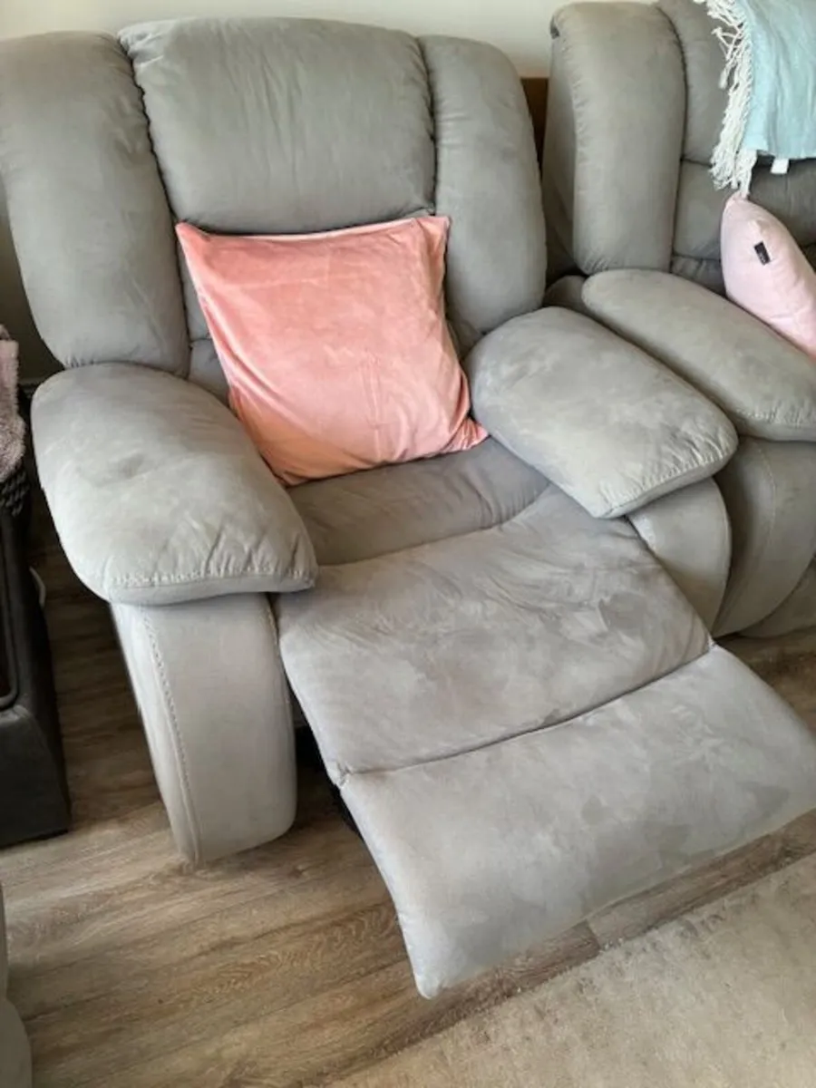Reclining Sofa set 3+2+1 seaters - Image 2