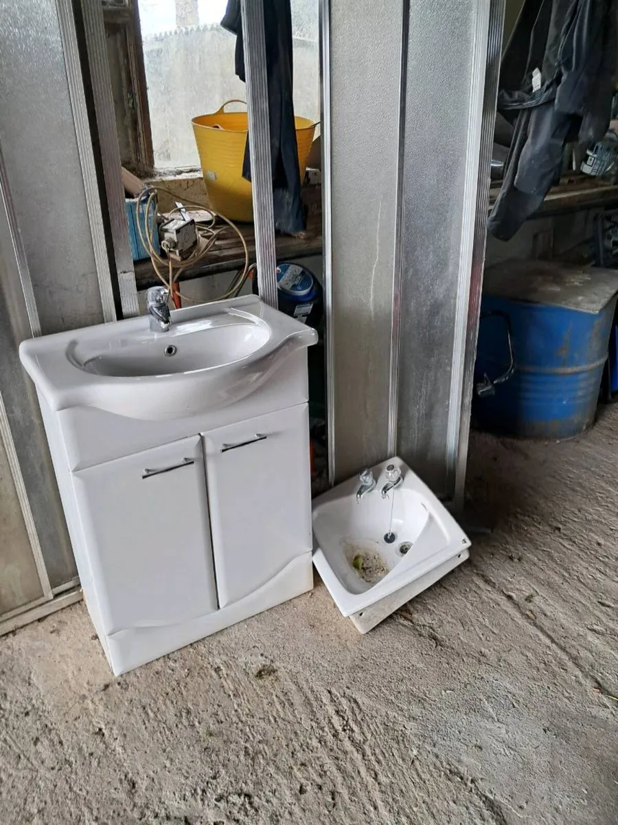 Cast iron bath, Shower door and sink unit - Image 2