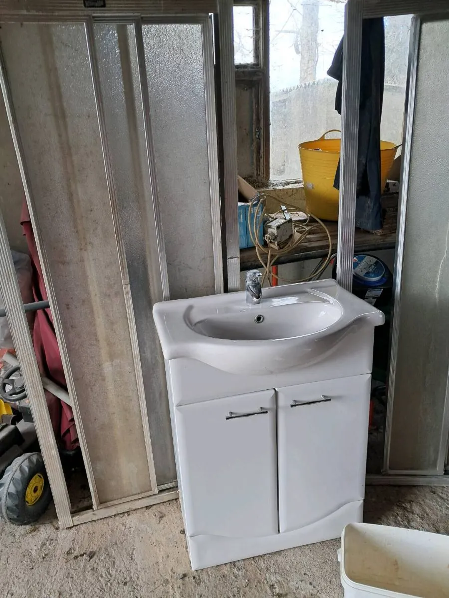 Cast iron bath, Shower door and sink unit - Image 3