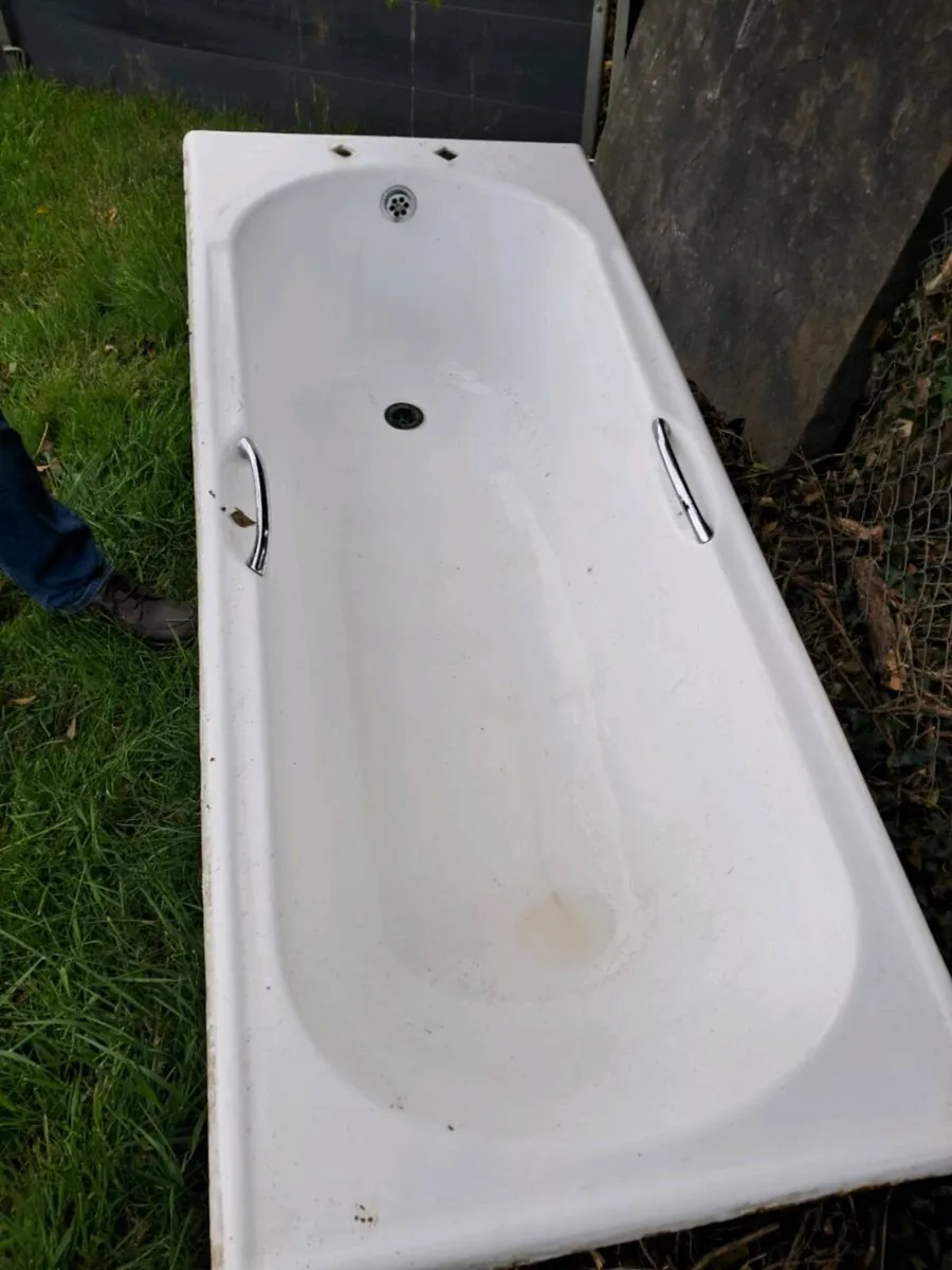 Cast iron bath, Shower door and sink unit - Image 1