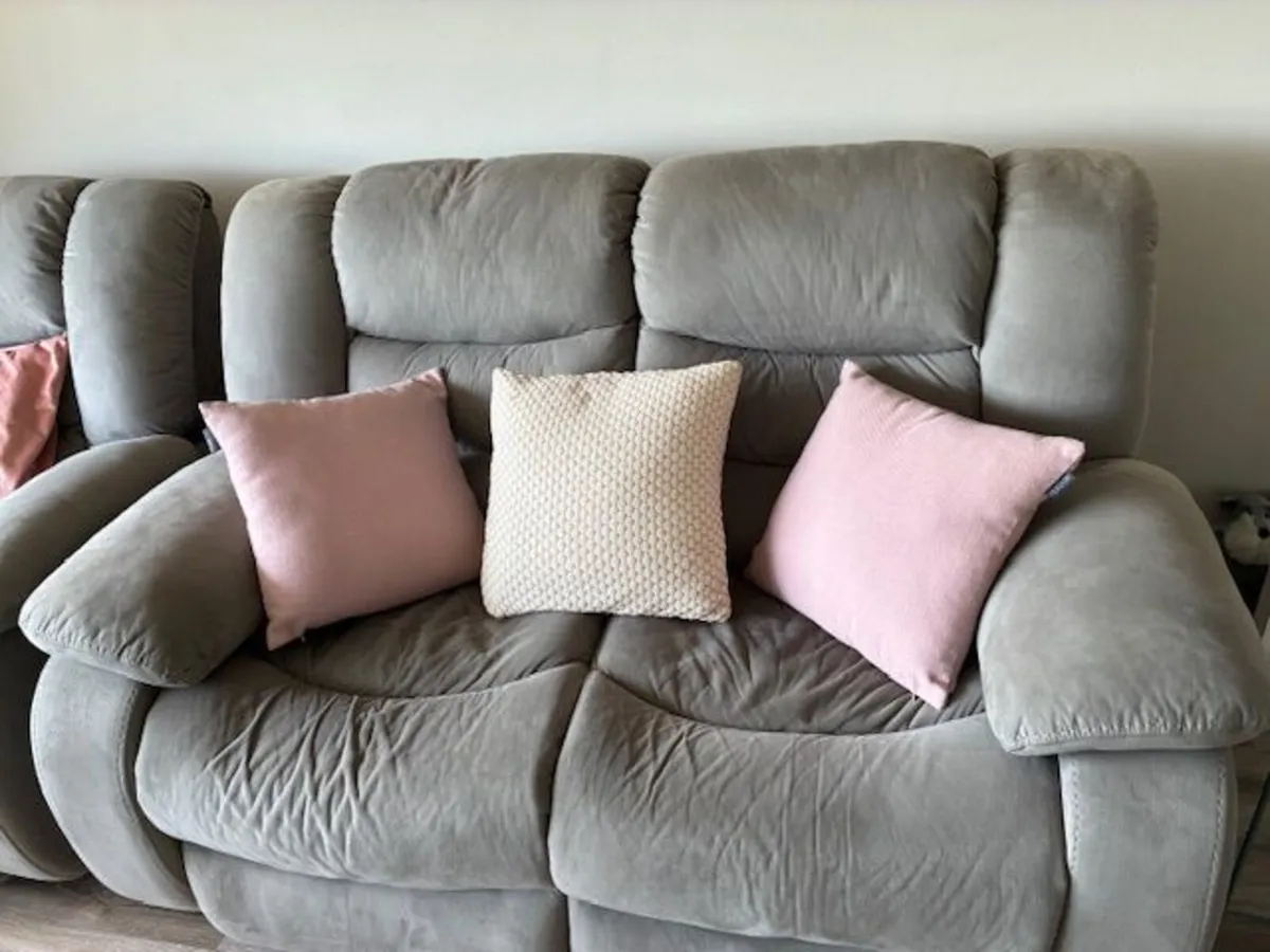 Reclining Sofa set 3+2+1 seaters - Image 3