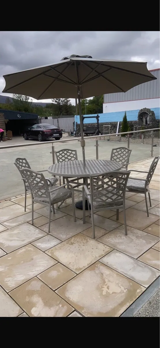 Aluminium Table & Chairs - Image 2