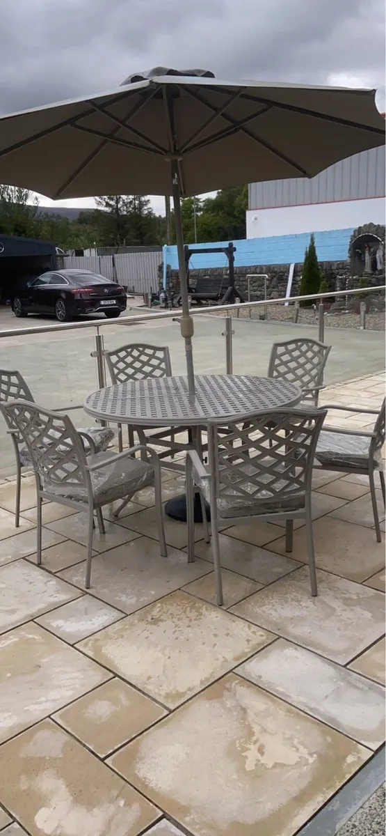 Aluminium Table & Chairs - Image 1