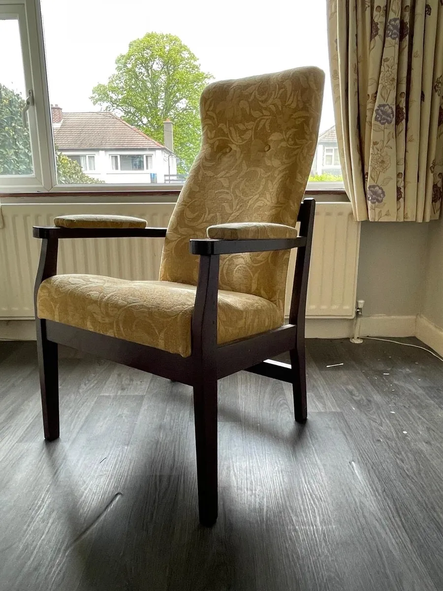 Orthopaedic chair - Image 1