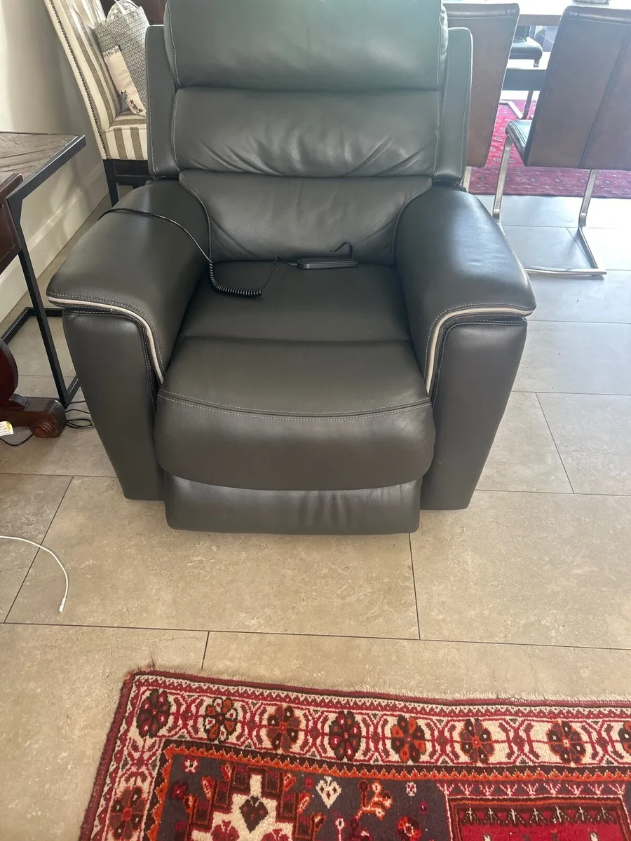 Tilt & lift leather armchair - Image 1