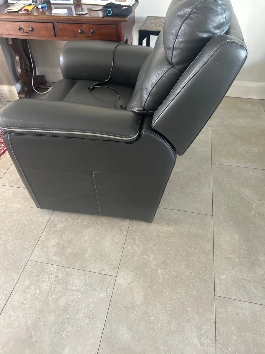 Tilt & lift leather armchair - Image 2