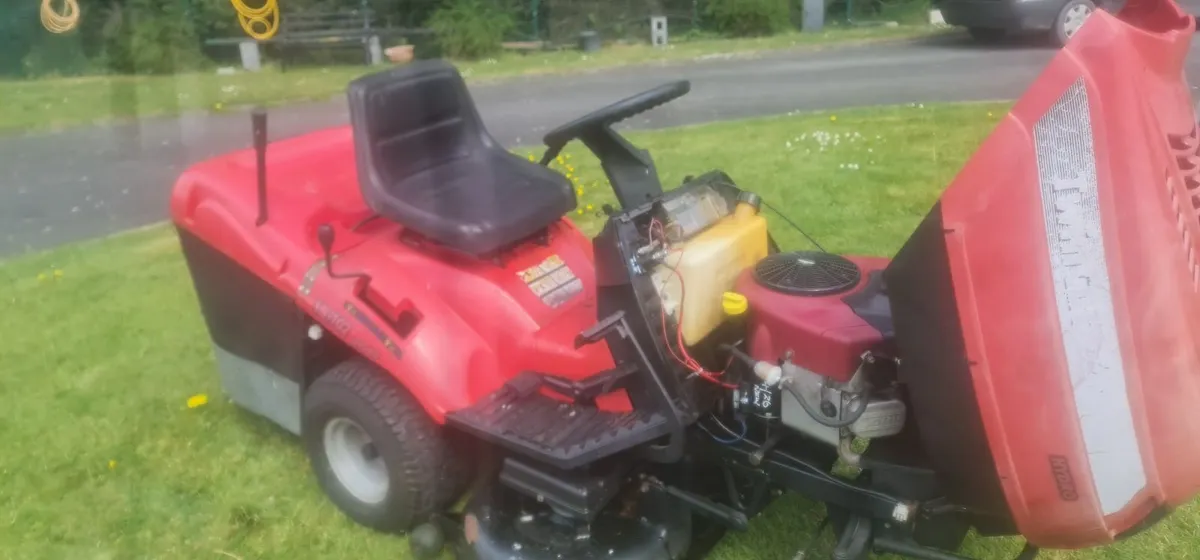 Ride on lawnmower twin cyli der 18 HP - Image 2