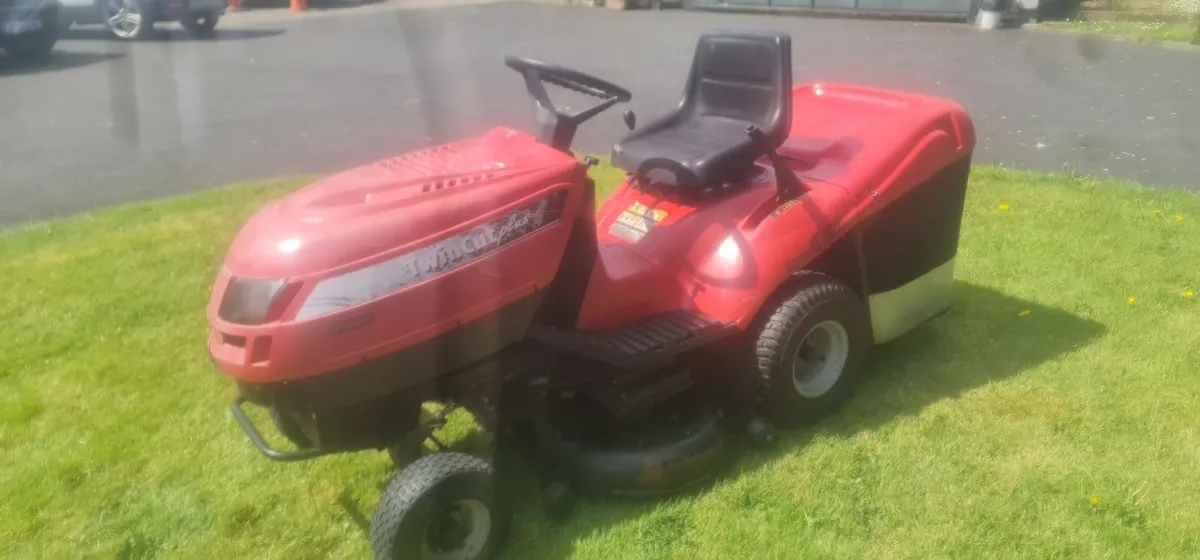Ride on lawnmower twin cyli der 18 HP - Image 4