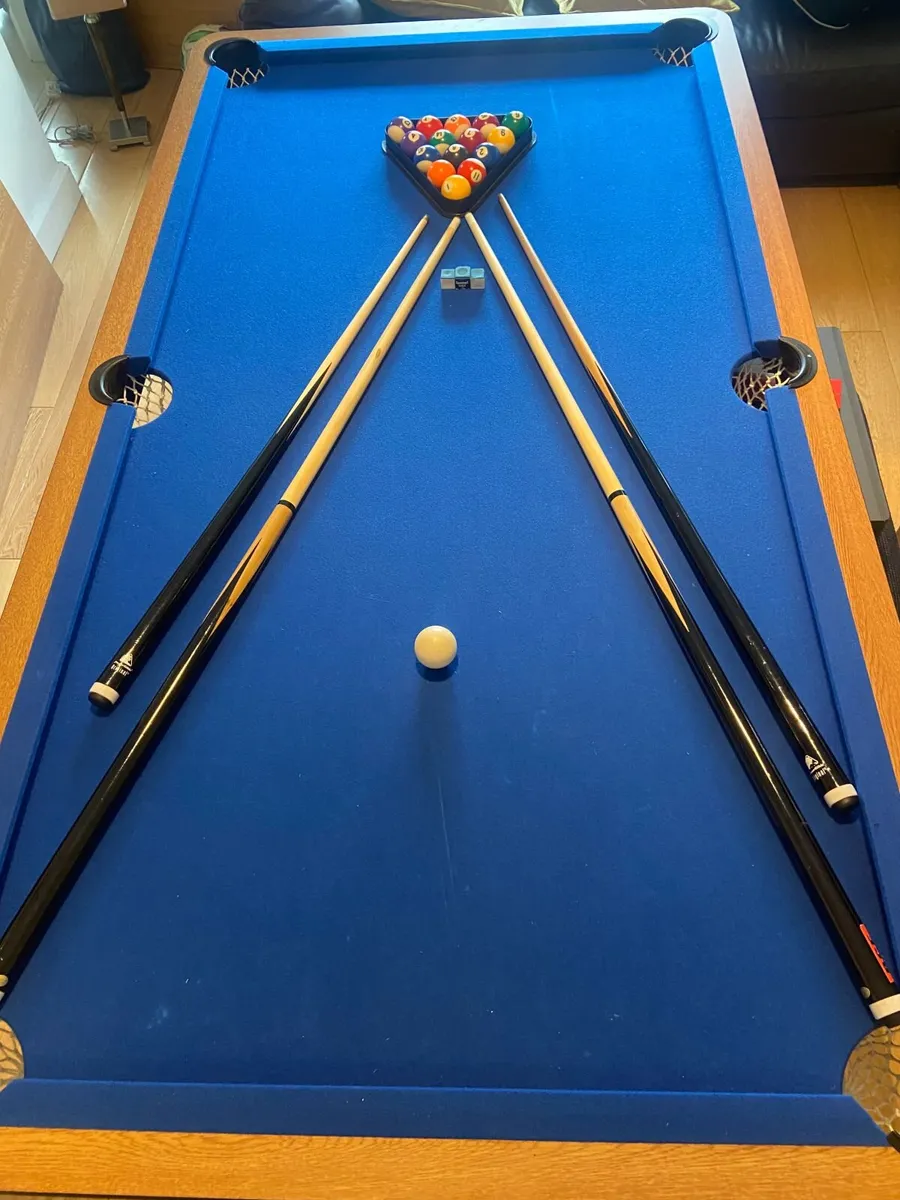 Pool table - Image 1