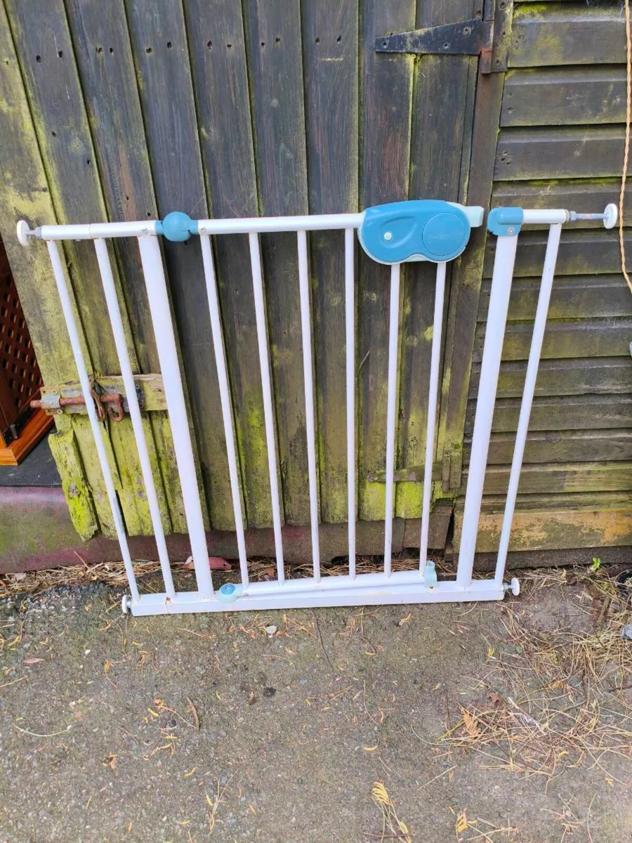 Safety gate 10 euro,can meet in bishopstown - Image 2
