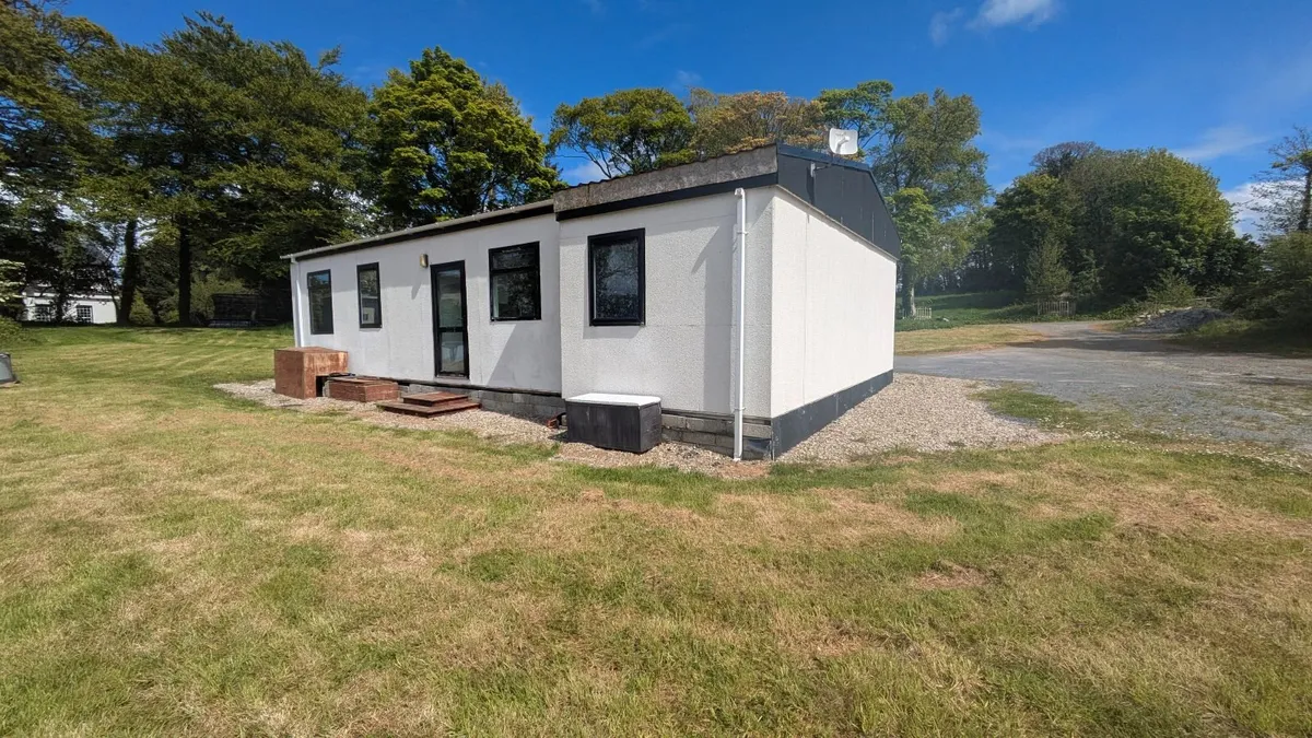 Spacious 3 Bedroom Modular Home For Sale - Image 2