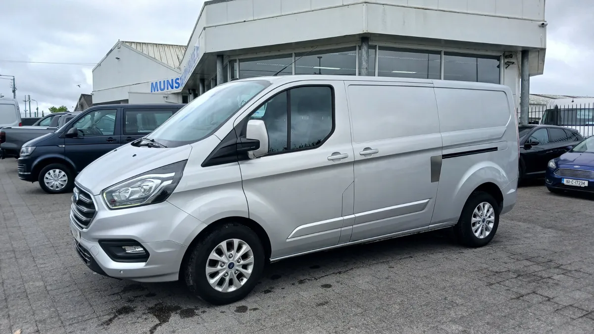 231 FORD CUSTOM LIMITED LWB  AUTOMATIC