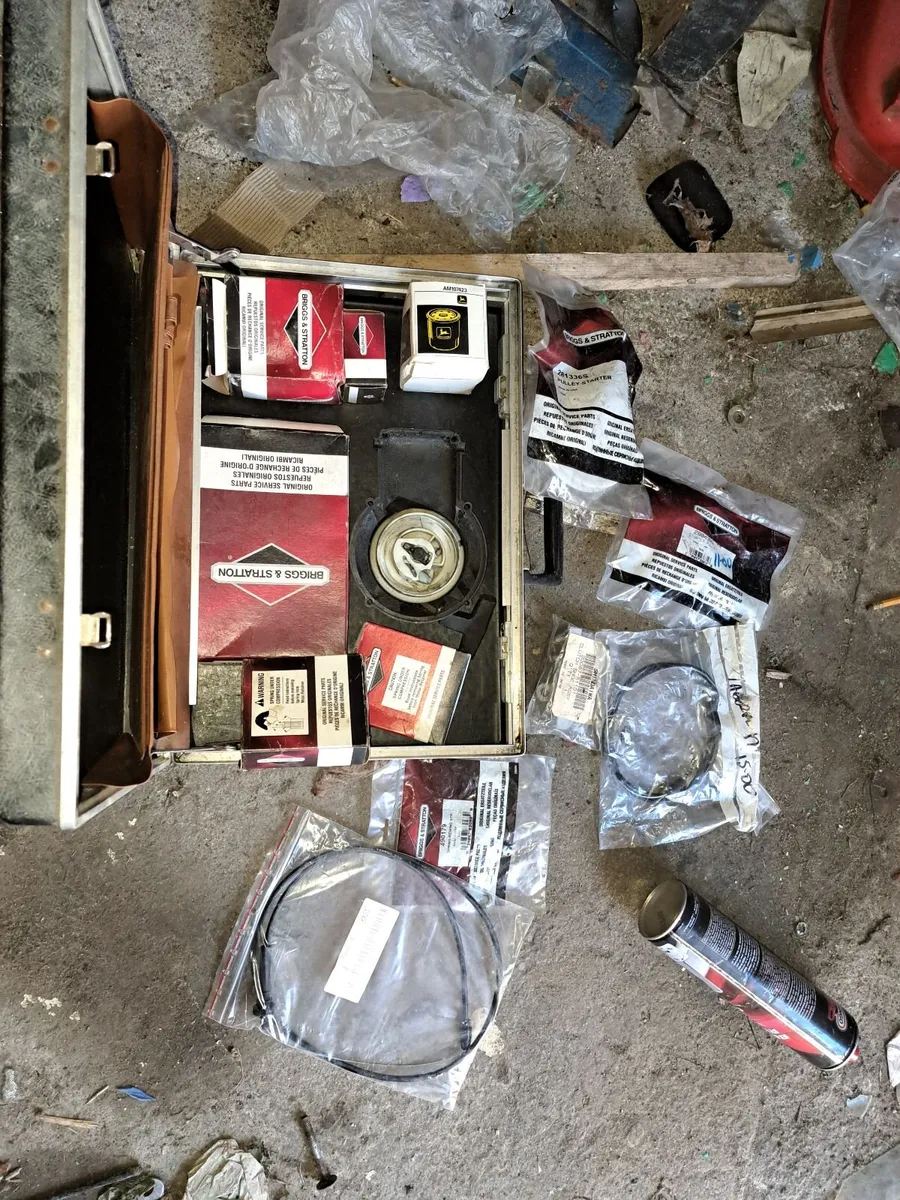 Lawnmower parts - Image 1