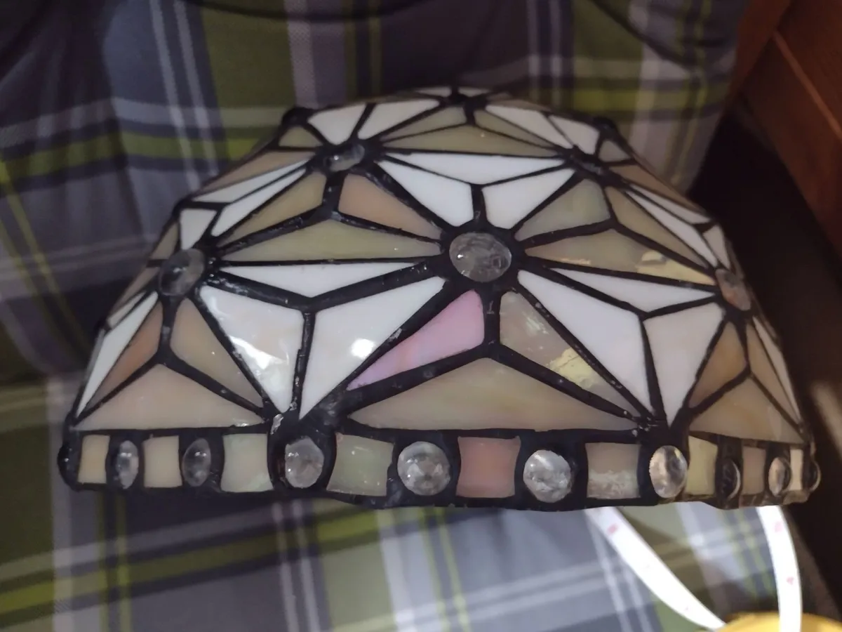 Beautiful Tiffany lamp shade - Image 2