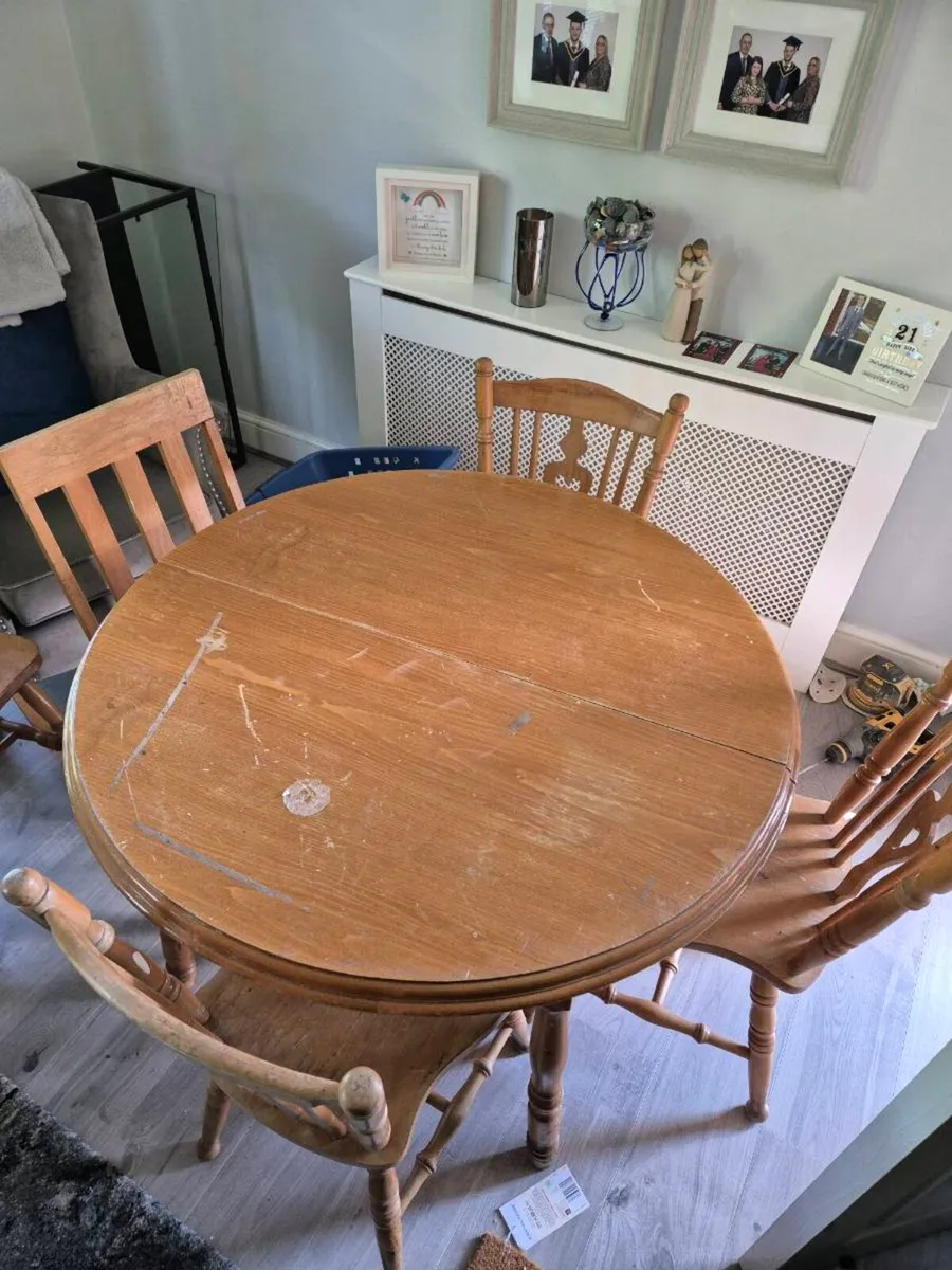 Table & chairs