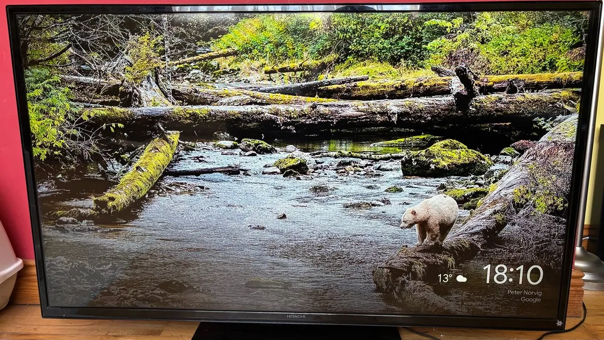 48” Hitachi Smart TV and Google Chromecast - Image 3