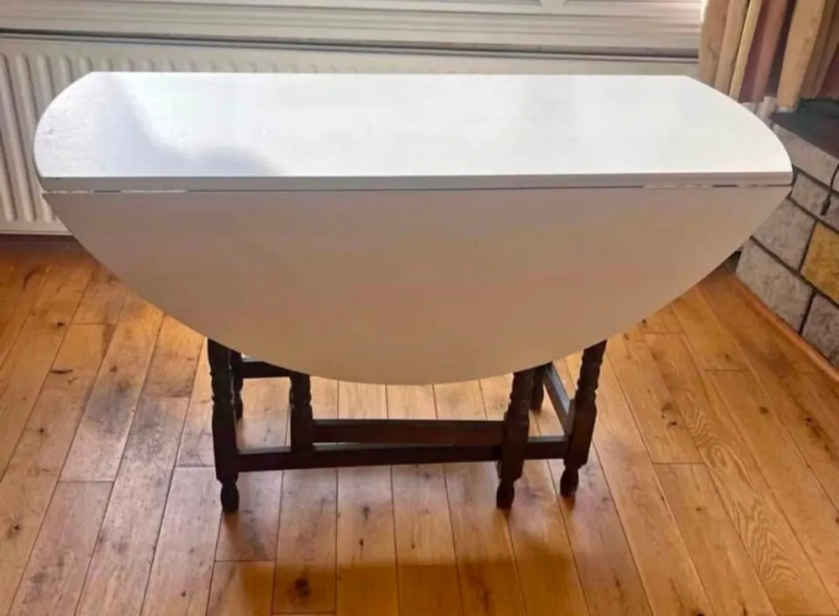 Dining table - Image 1