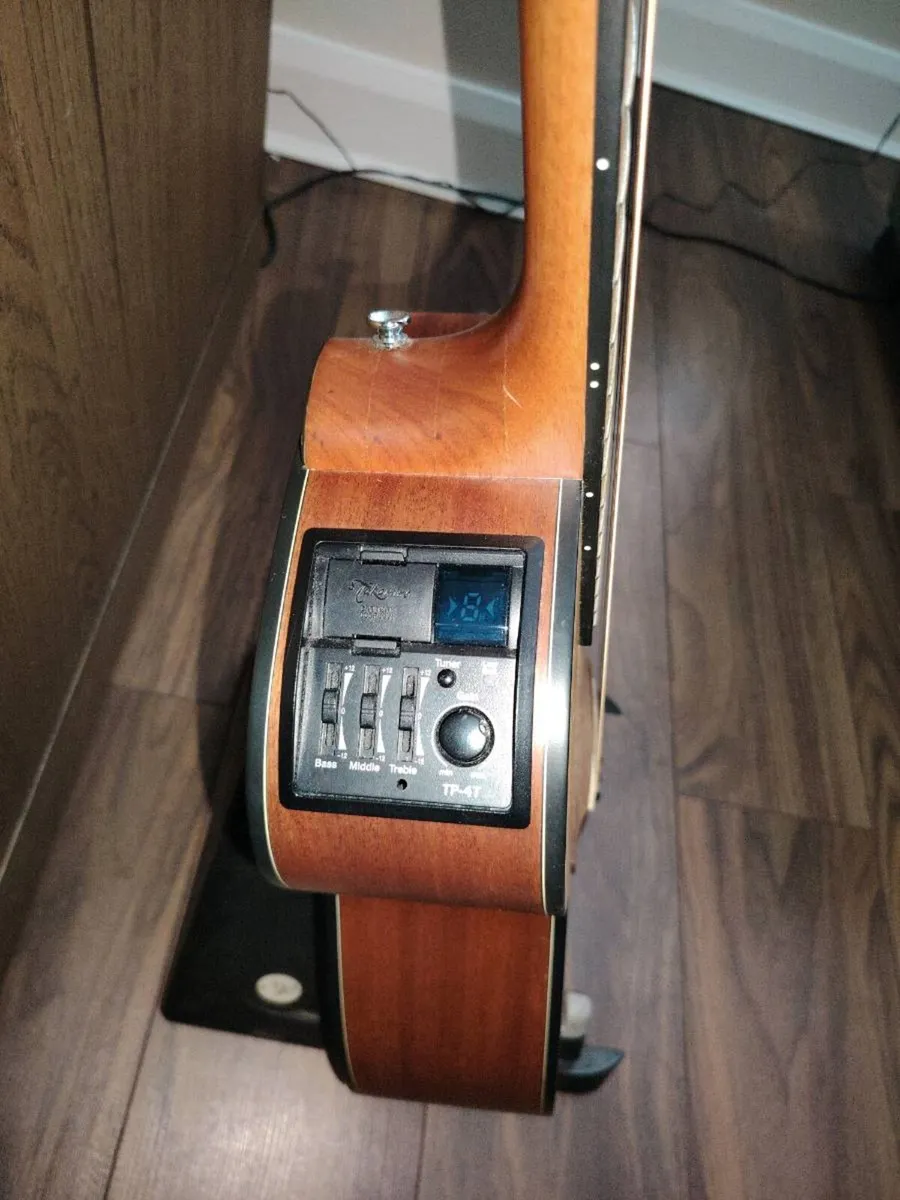 Takamine 3/4 size electro Acoustic - Image 4