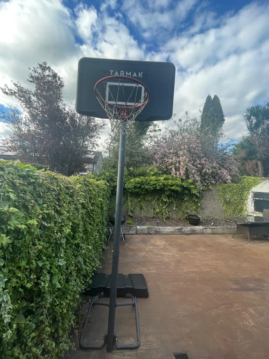 Basketball hoop - Image 1