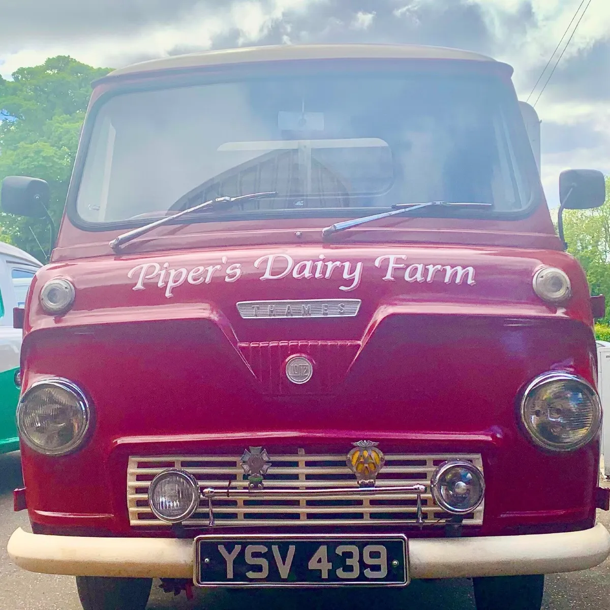 Ford Thames Milk Float 1961 - Image 1