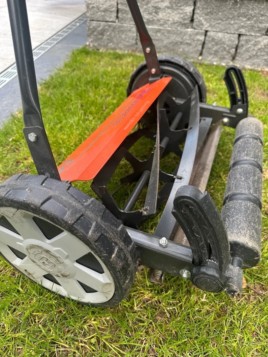 Husqvarna HiCut 64 Lawnmower - Image 2