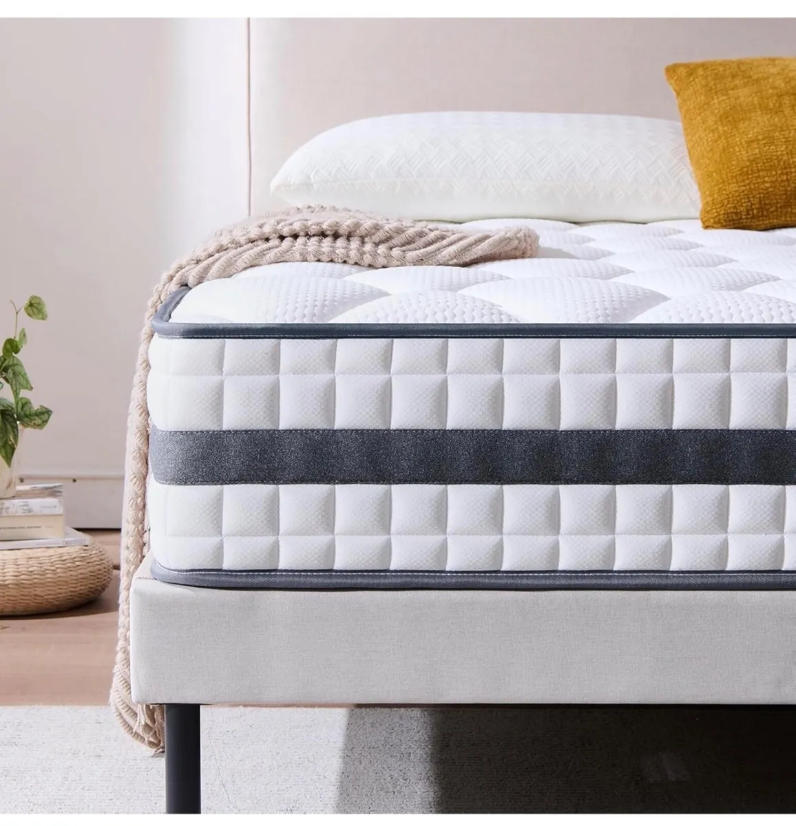 Small Double Mattress, Hybrid Memory Foam and Spri - Image 1