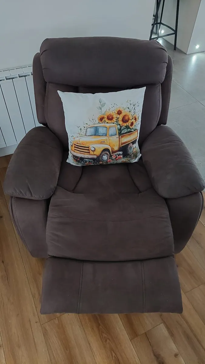 Recliner chair - Image 1