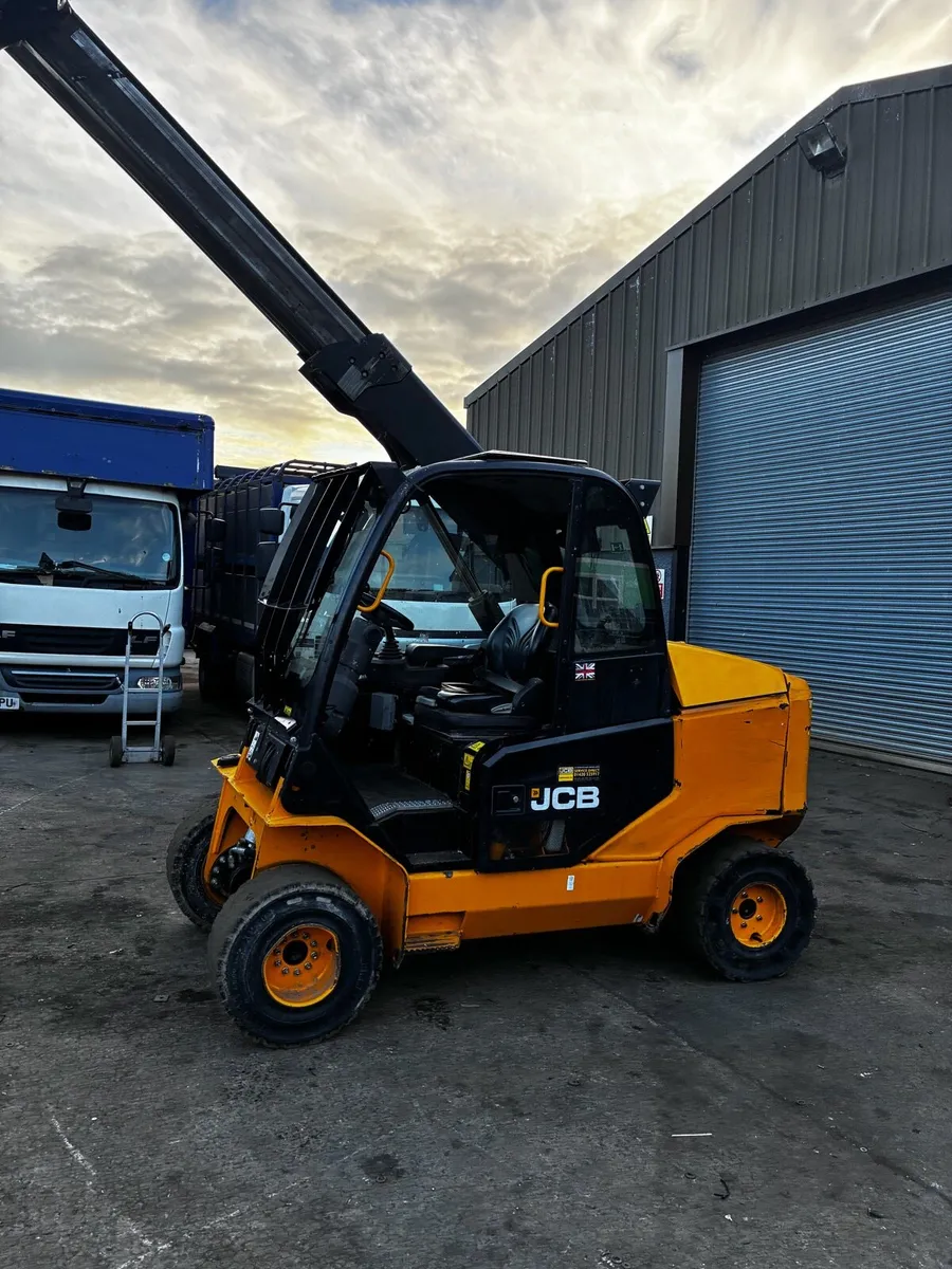 2022 jcb 35-260 4x4 Telehandler industry pro - Image 2