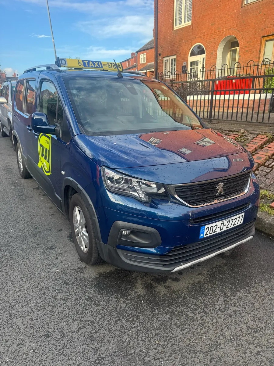 TAXI - Image 1
