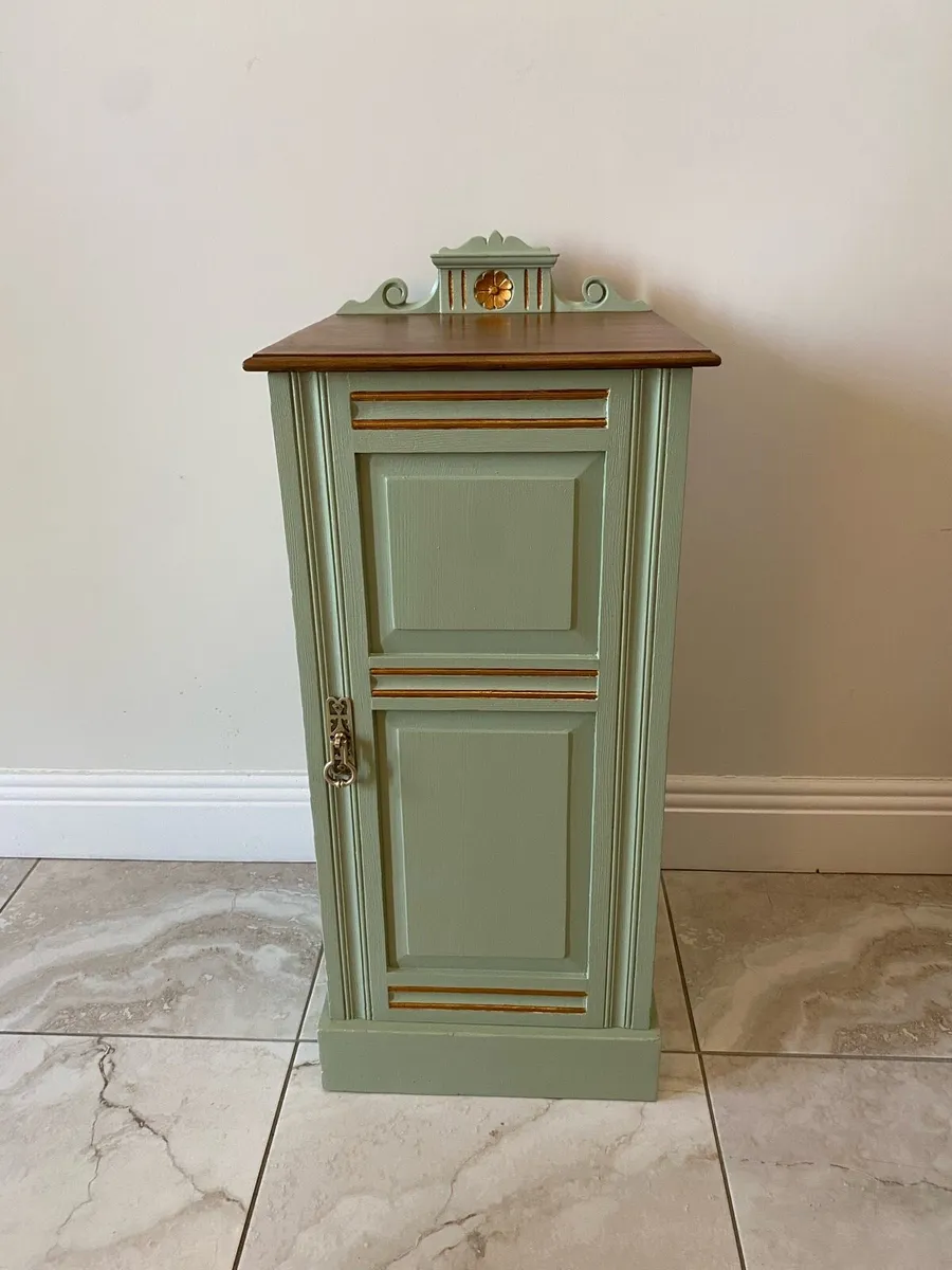 Antique pot cupboard - Image 1