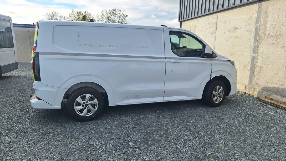 2024 Ford Transit Custom For Dismantling - Image 2
