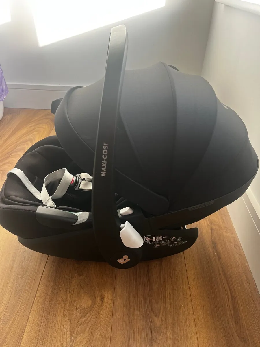 Maxi cosi 360 pebble pro 2 + isofix base - Image 1