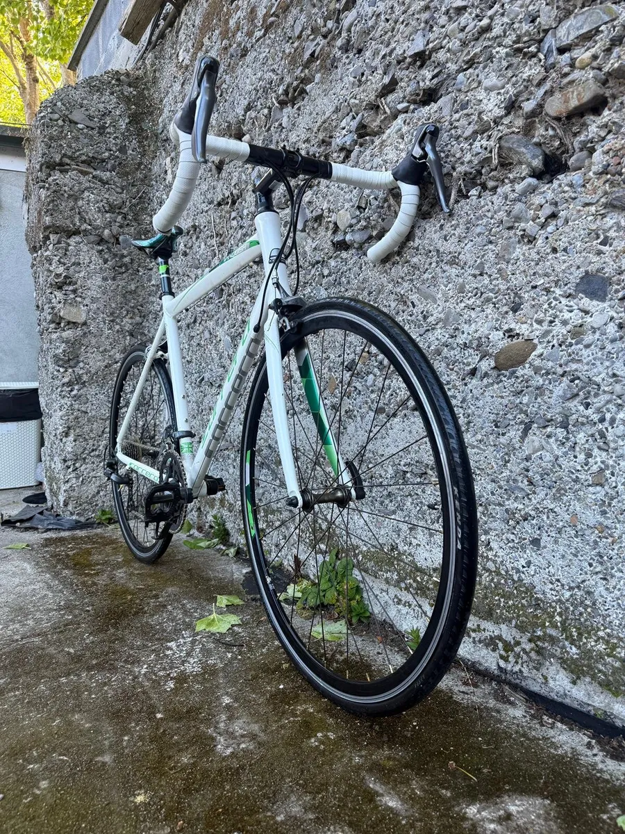 Carrera Vanquish Road Bike - Image 2