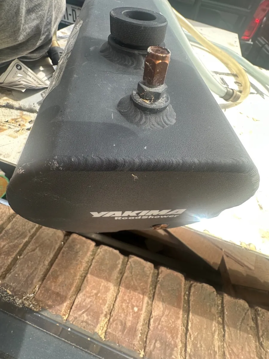 Yamika roadshower (pressurised solar shower) - Image 4