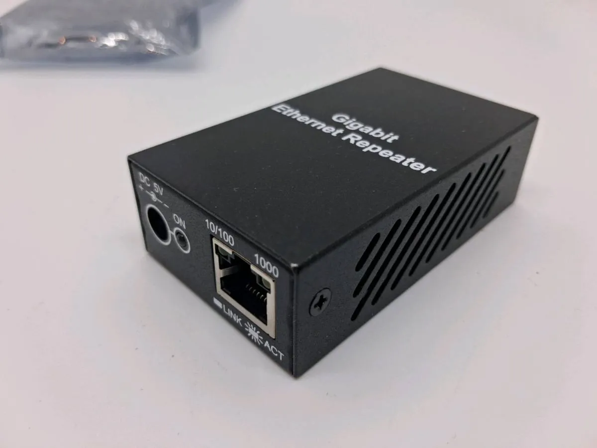 Postage - SR01X Gigabit Ethernet Extender - Image 1
