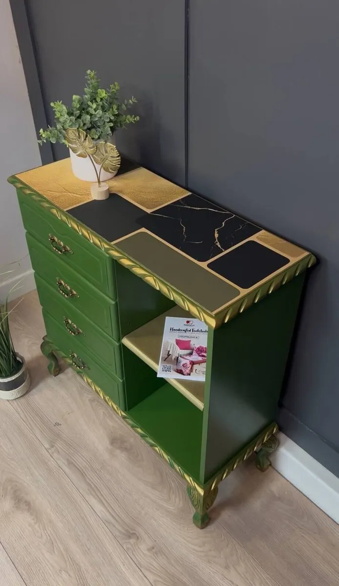 Green Console Table for Modern Interior - Image 4