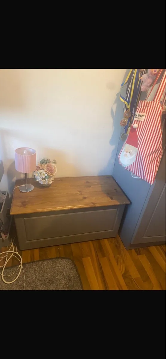 Bedroom furniture - Image 1
