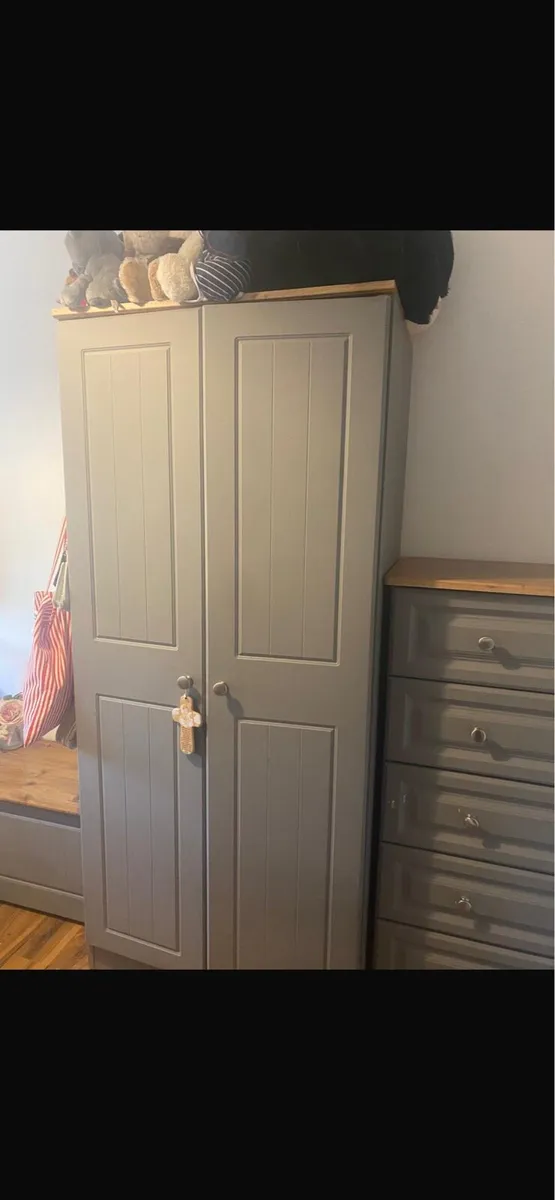 Bedroom furniture - Image 2