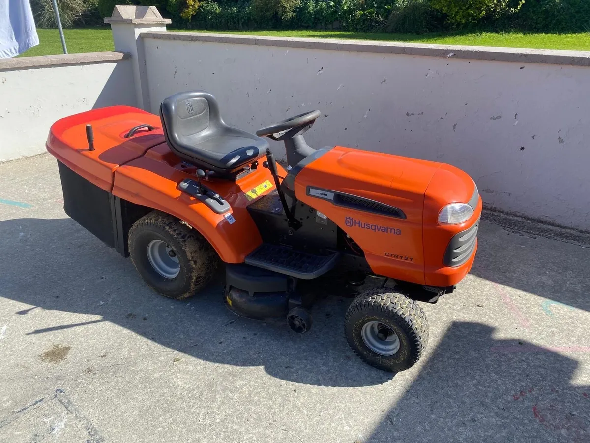 Tractor Lawnmower - Image 1