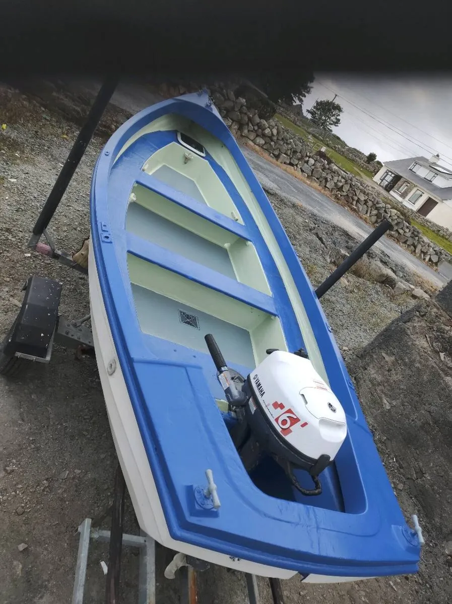 17 Ft Fiberglass double hull - Image 1