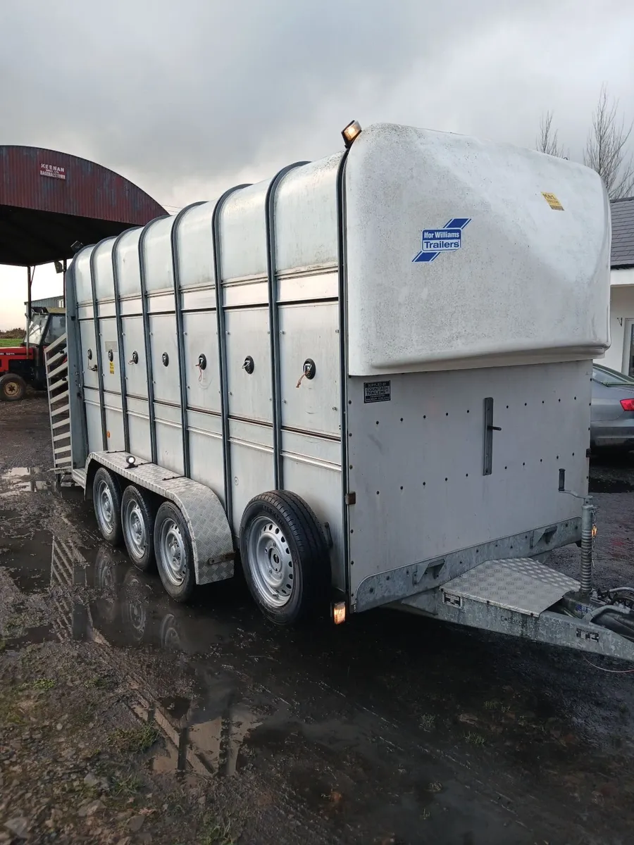 Horse box - Image 1