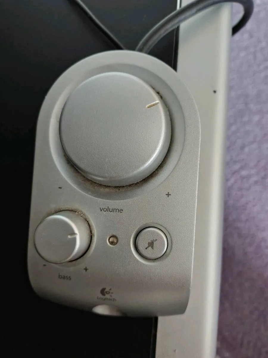 Logitech z2300 Speaker System - Image 2