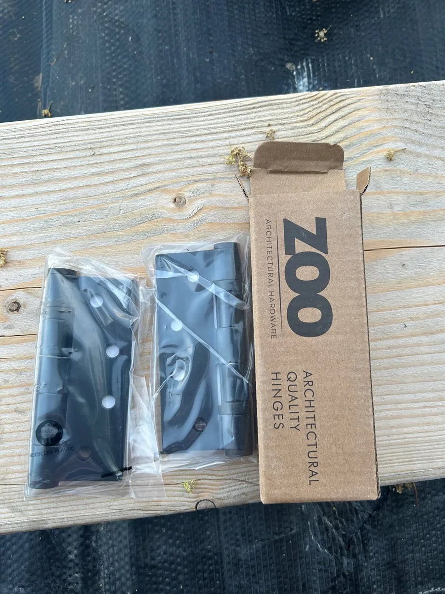 Black internal hinges - Image 1
