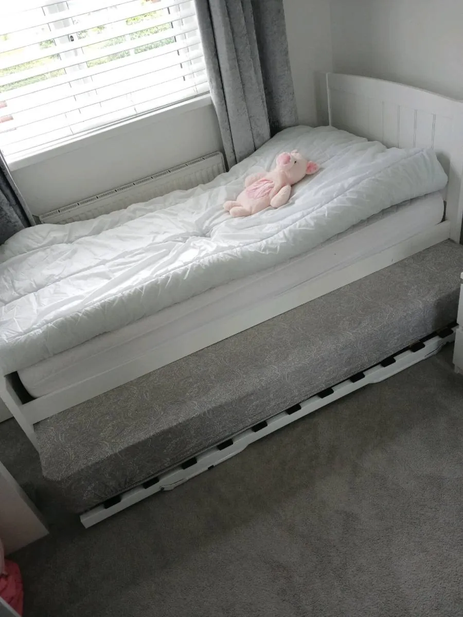 Single bed and trundle - Image 2