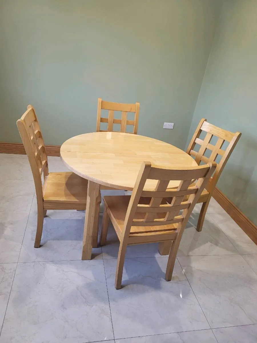 Table and 4 chairs - Image 2